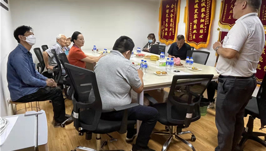 业主走进设备“心房”，，，，，，方知物业保驾护航